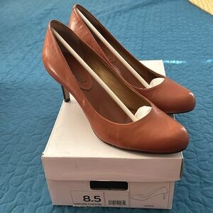 Banana republic leather Jenna heels! Beautiful color and soft leather 👠